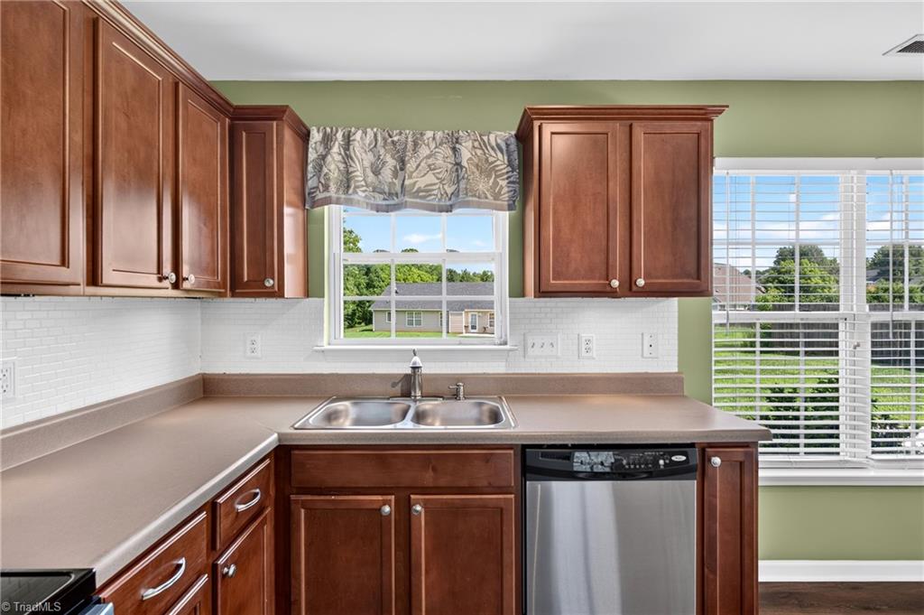 2509 Covington Loop Property Photo 18
