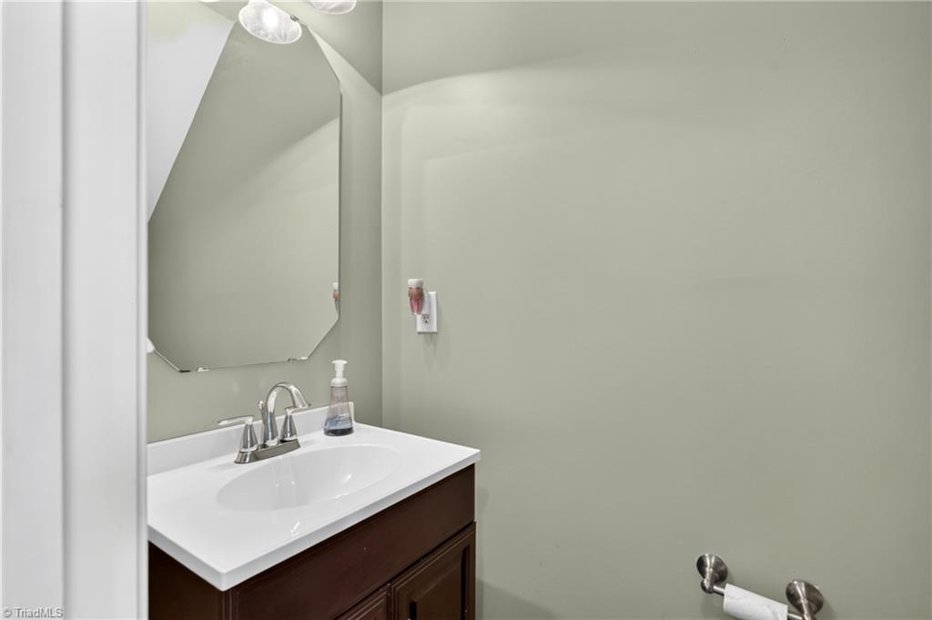 2509 Covington Loop Property Photo 22