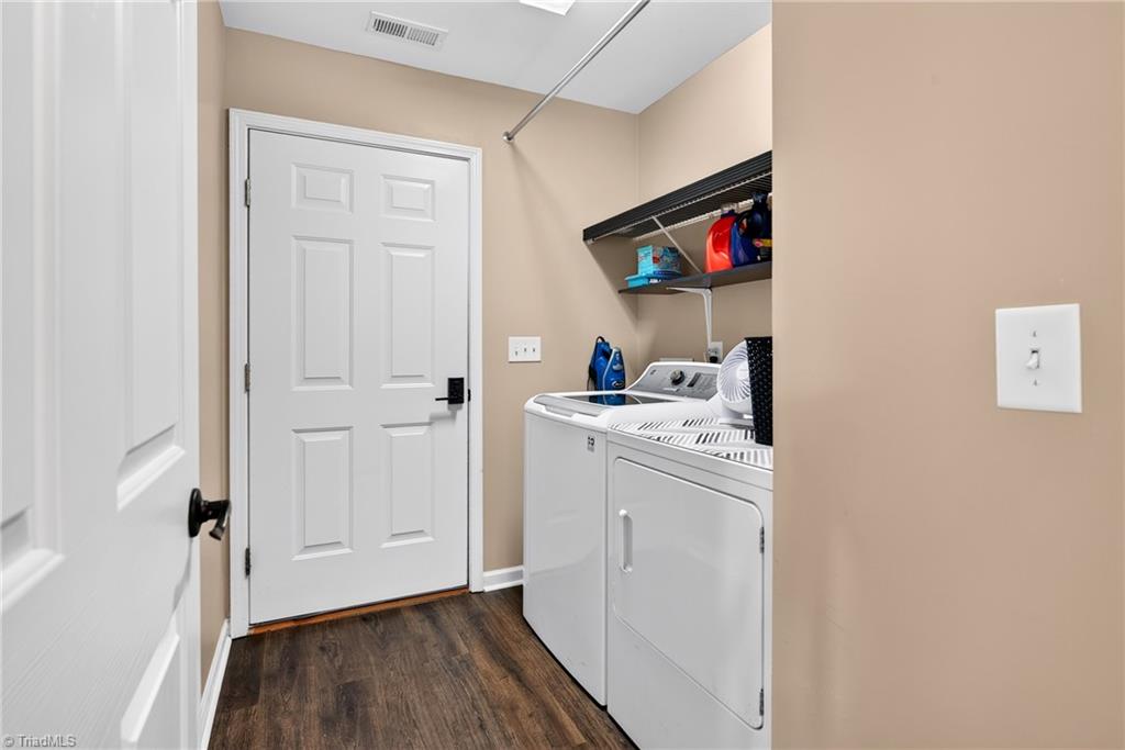 2509 Covington Loop Property Photo 23