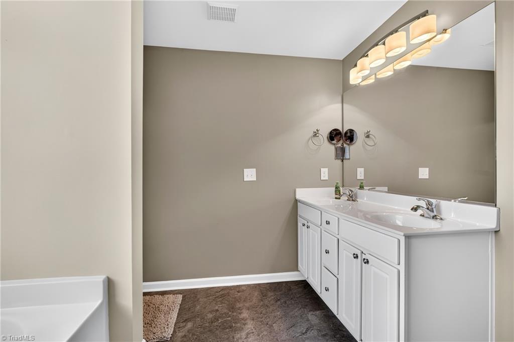 2509 Covington Loop Property Photo 35