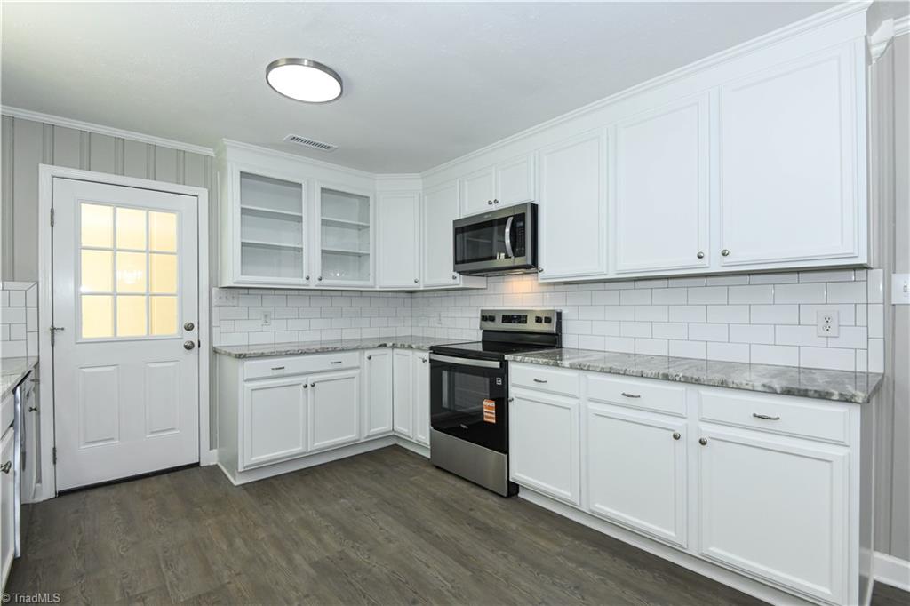 3506 Treeview Lane Property Photo 12
