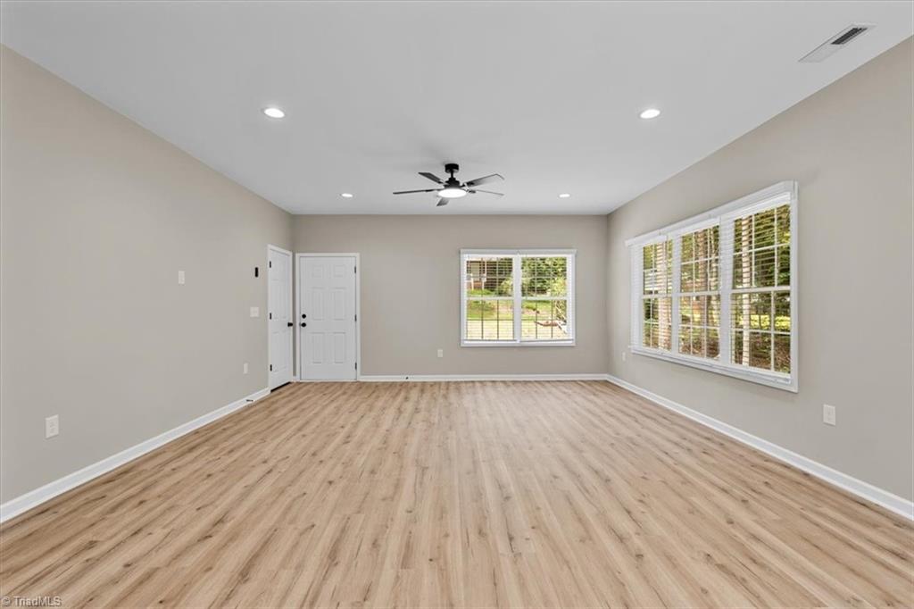655 Woodland Circle Property Photo 6