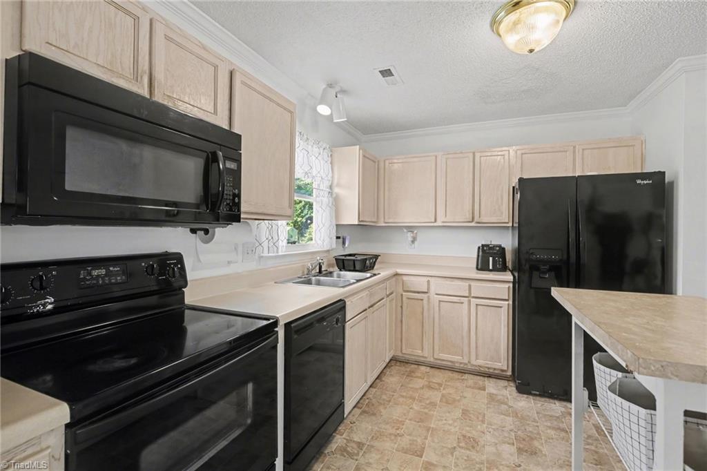 3904 Riverdale Drive Property Photo 4