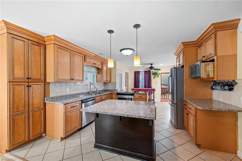 8750 Willowmede Drive Property Photo 6