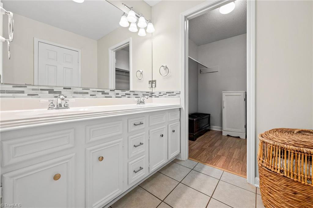 8750 Willowmede Drive Property Photo 18