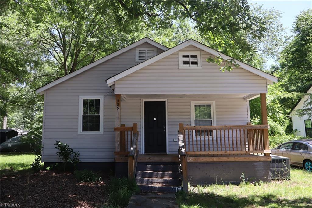 305 E Division Avenue Property Photo 1