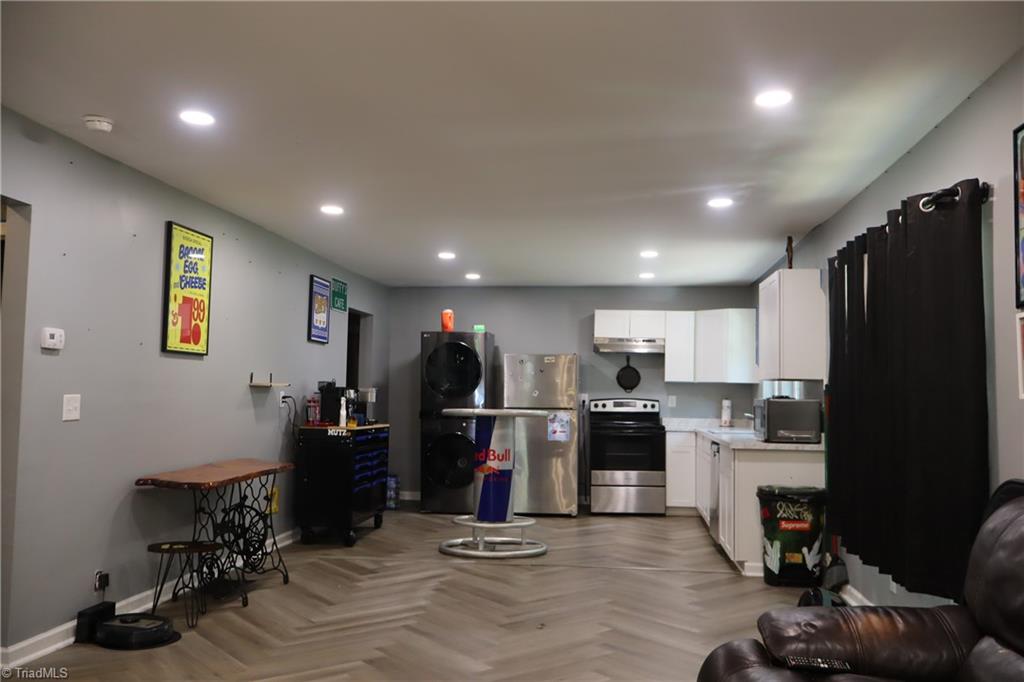305 E Division Avenue Property Photo 8