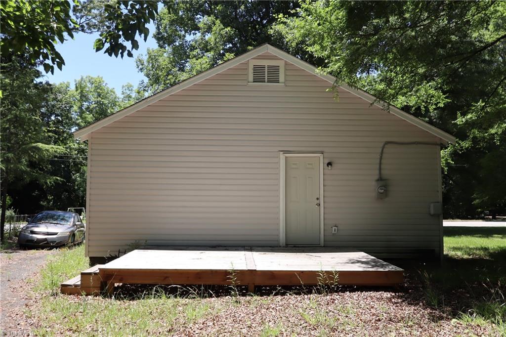 305 E Division Avenue Property Photo 15