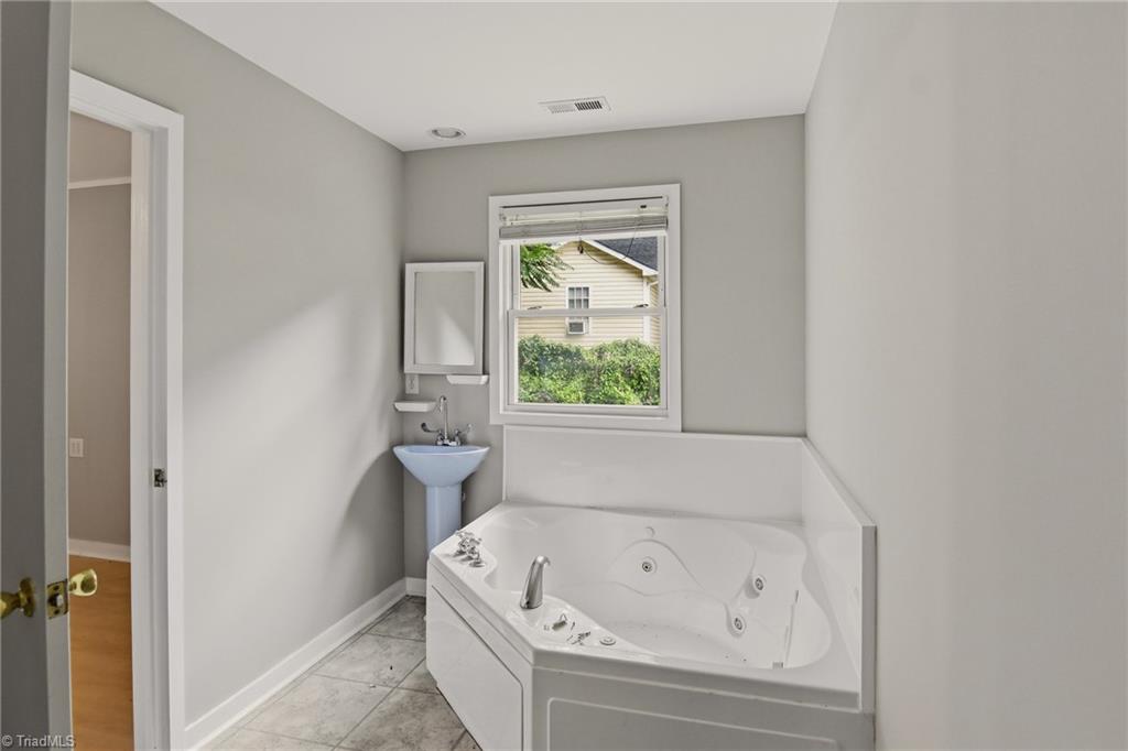 112 Gloria Avenue Property Photo 21
