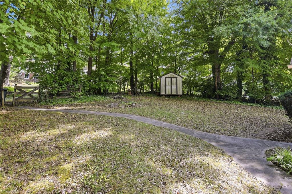 112 Gloria Avenue Property Photo 31