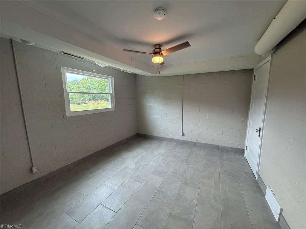 2345 Griffith Road Property Photo 14