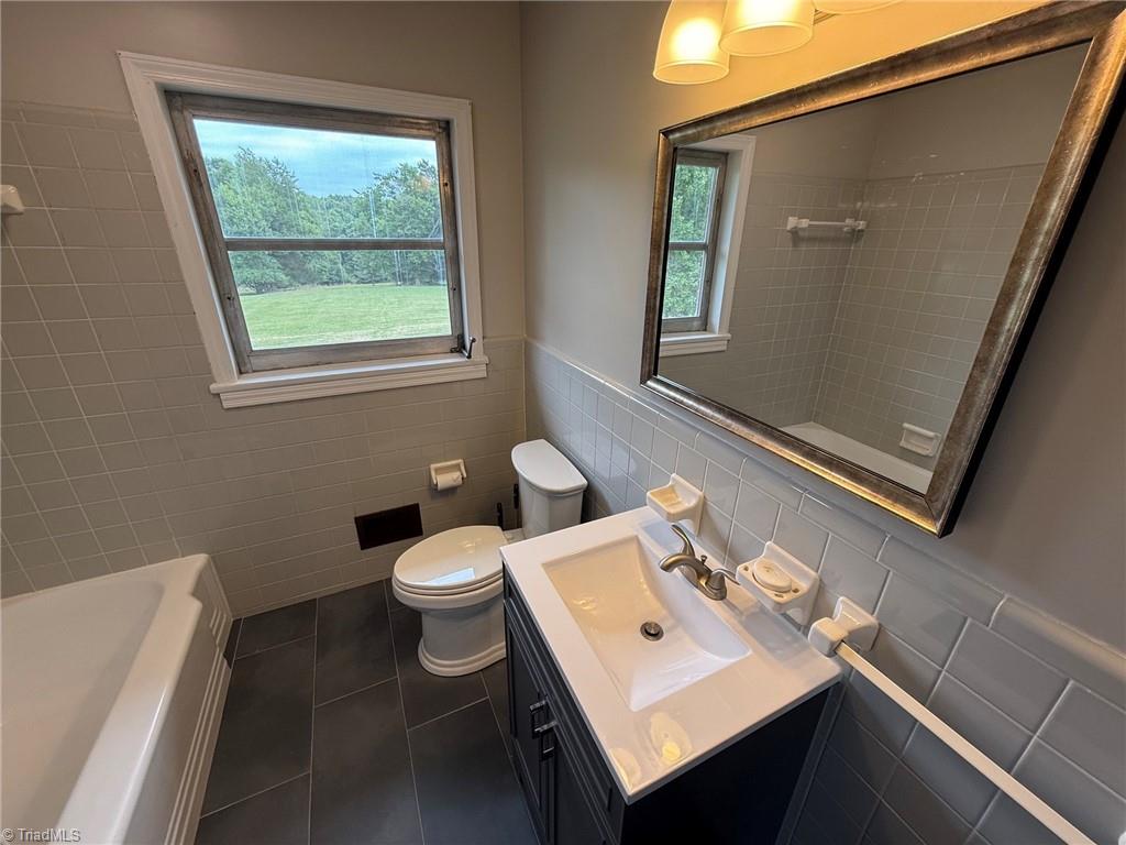2345 Griffith Road Property Photo 15