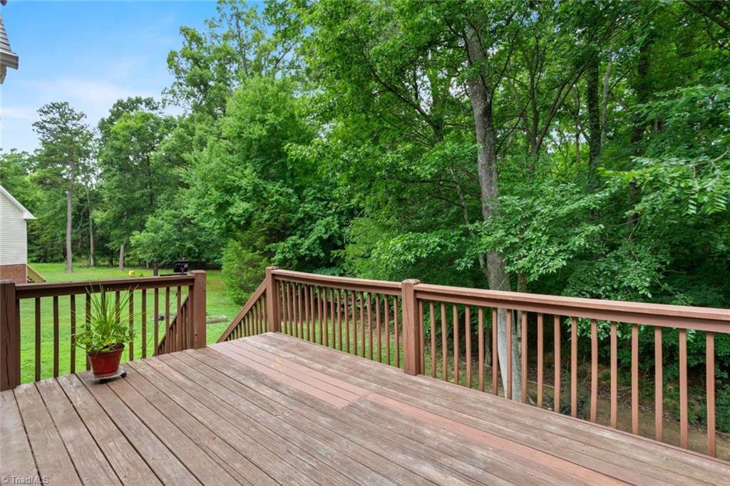 220 Drake Lane Property Photo 32