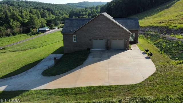 2093 Champion Road Property Photo 4