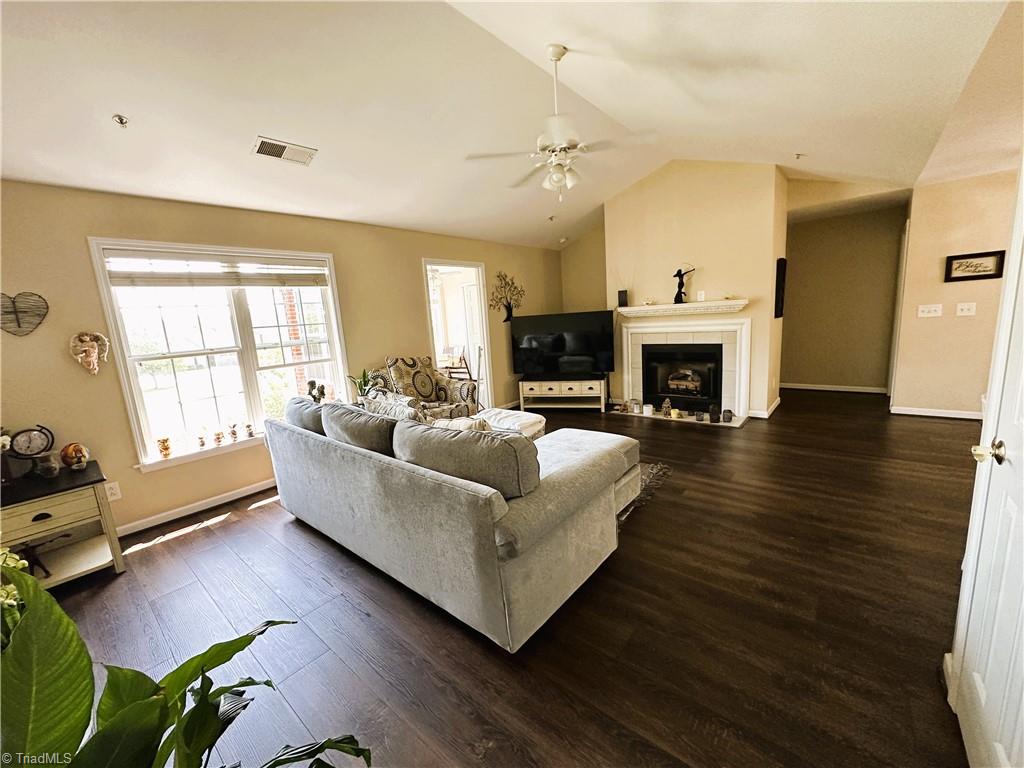 6941 Hanesbrook Circle Property Photo 2