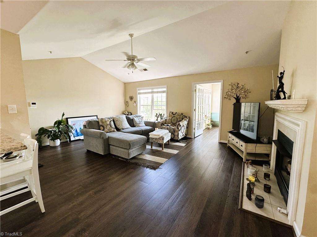 6941 Hanesbrook Circle Property Photo 4