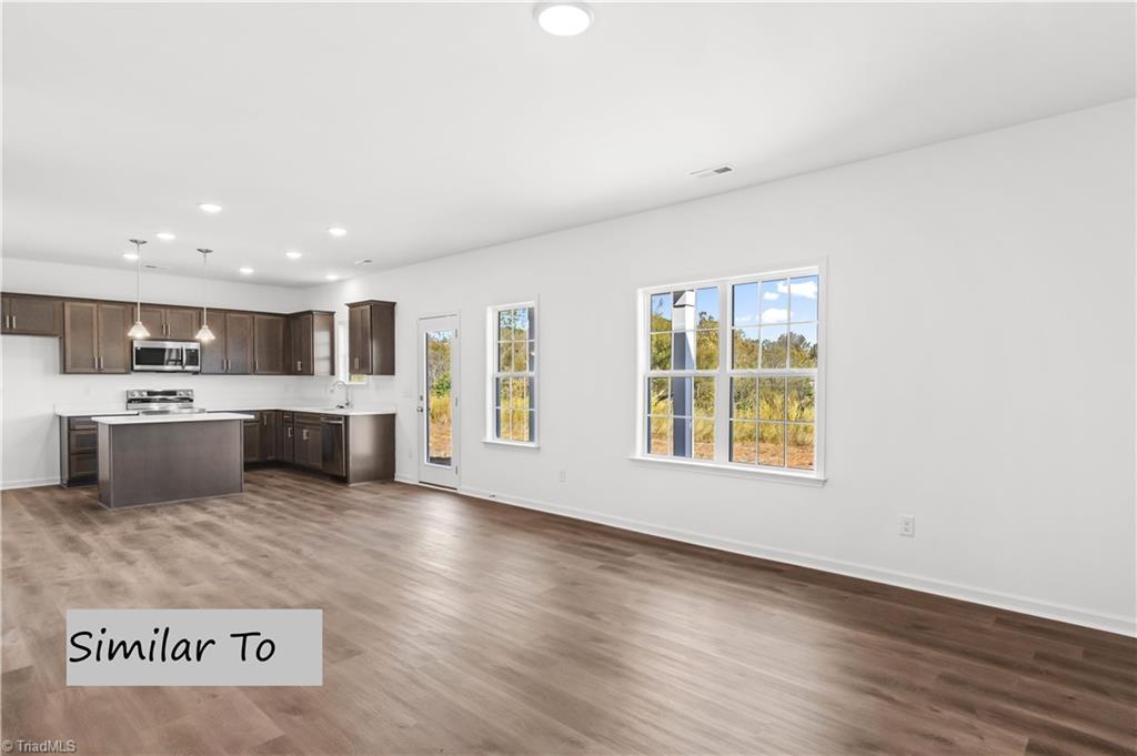 331 Waylon Court Property Photo 4