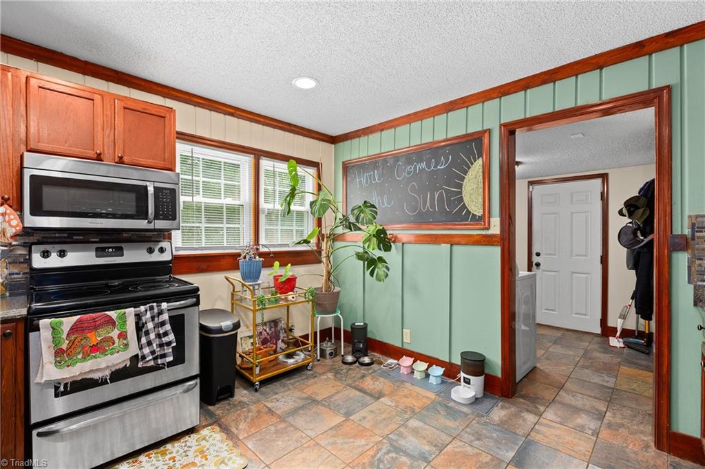 5210 Doris Street Property Photo 7