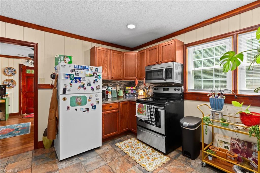 5210 Doris Street Property Photo 8