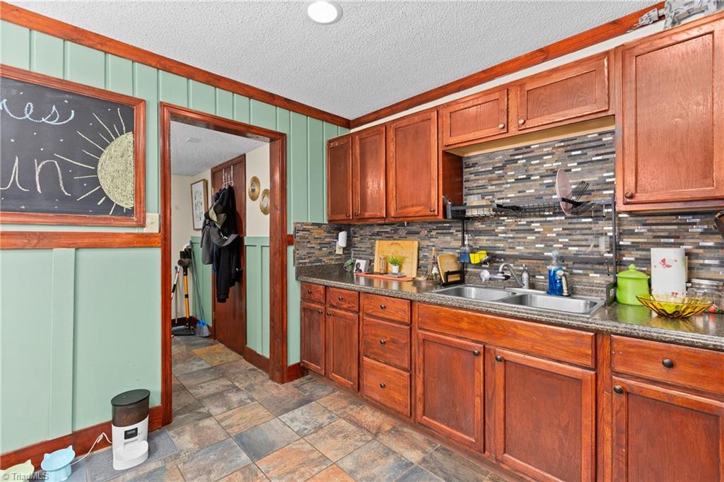 5210 Doris Street Property Photo 10