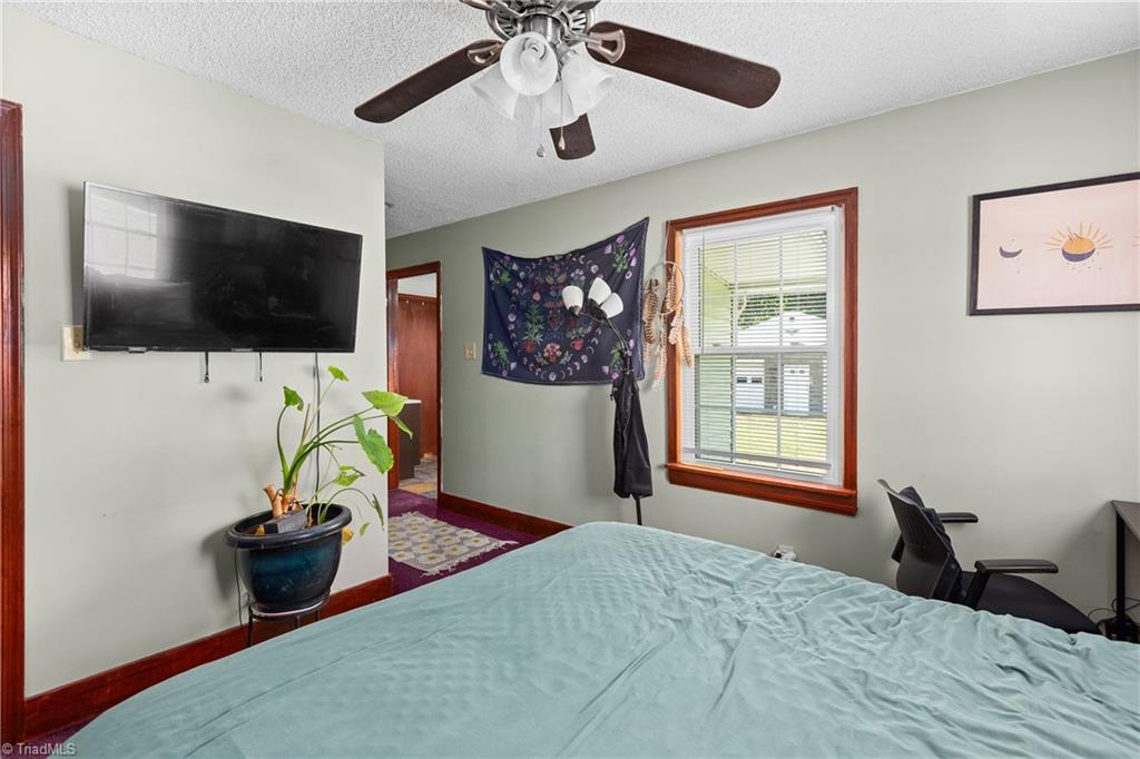 5210 Doris Street Property Photo 13
