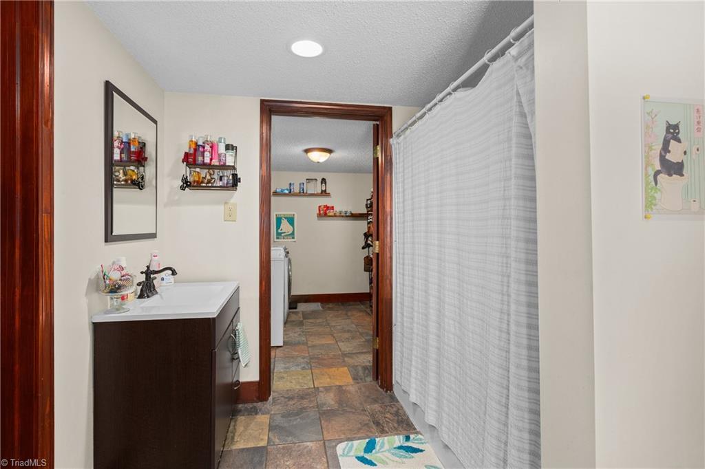 5210 Doris Street Property Photo 15