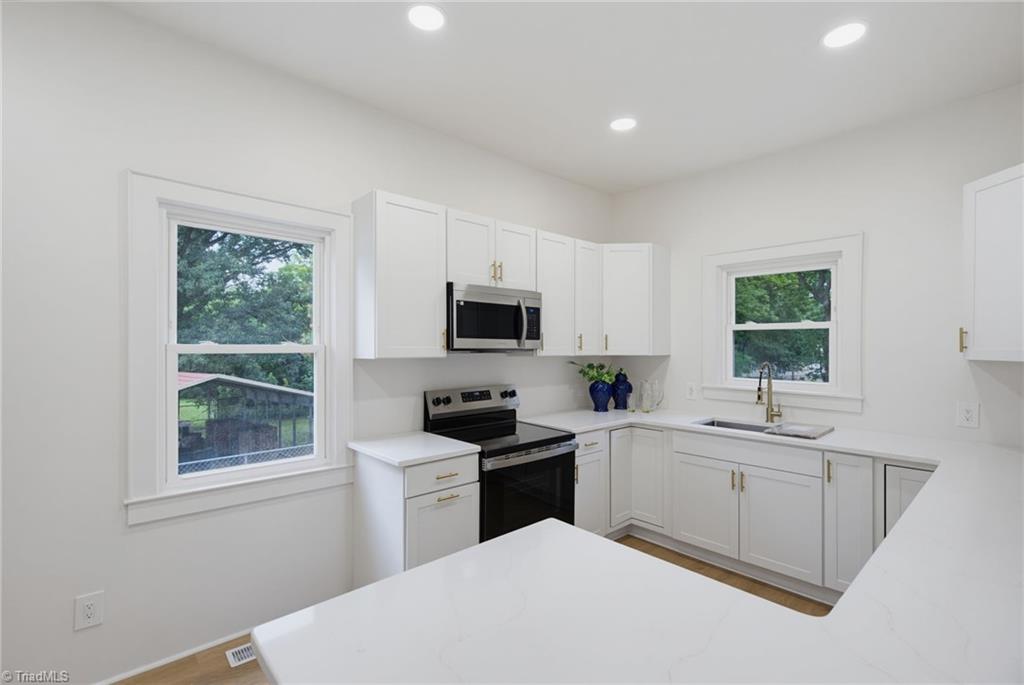 258 Lakeside Avenue Property Photo 11