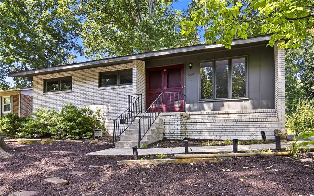 1207 Cliffwood Drive Property Photo 1
