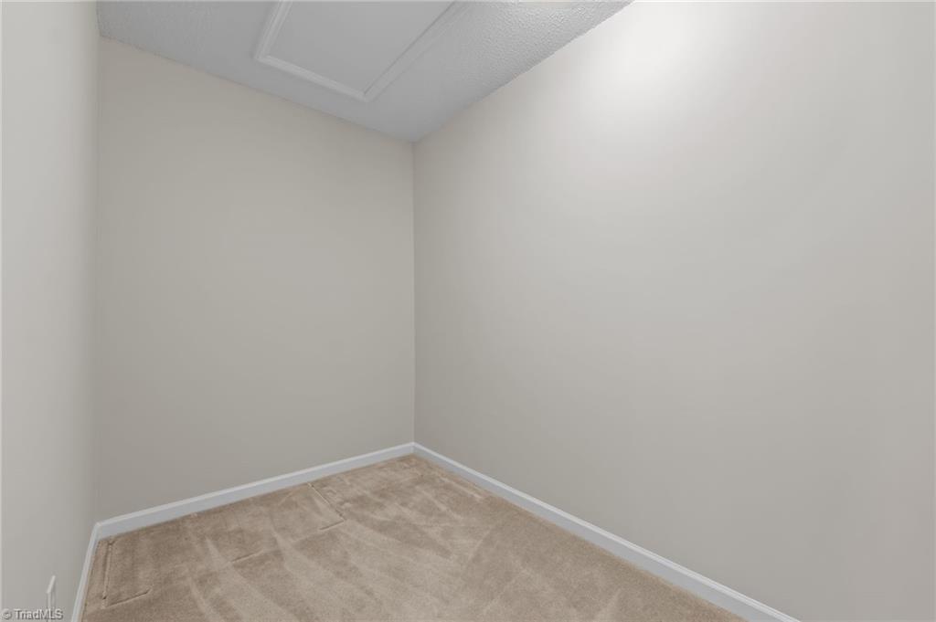 1004 Gretchen Lane # A Property Photo 36