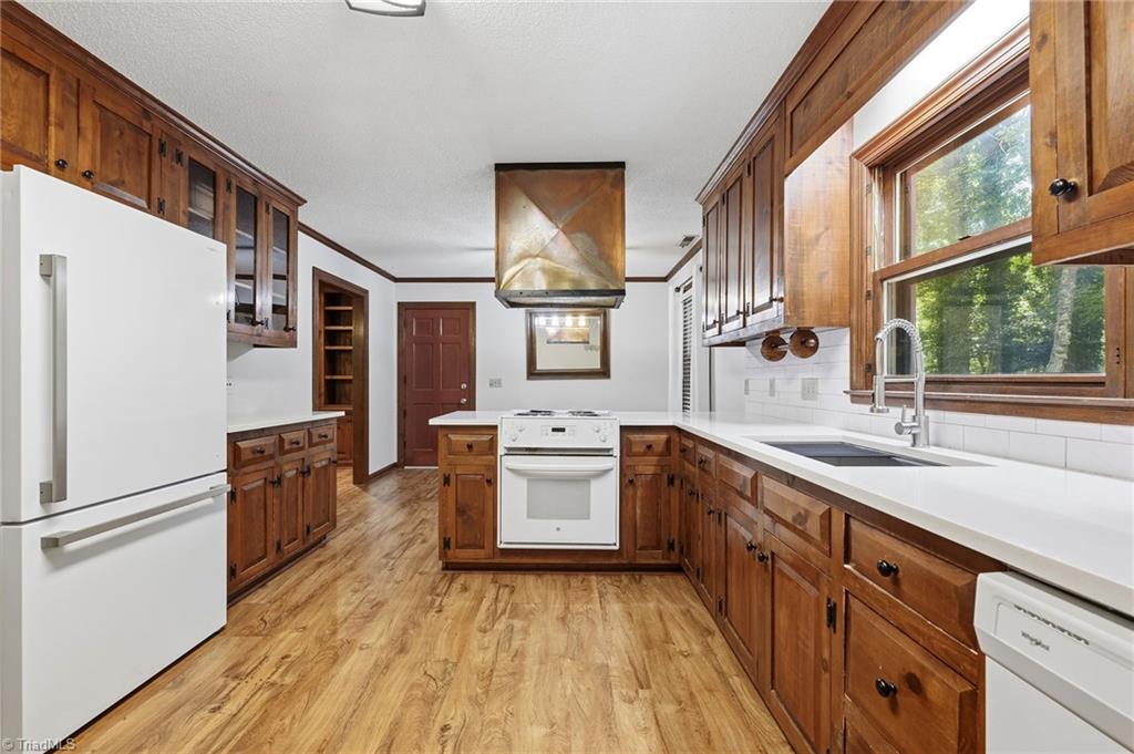 4302 Lawndale Drive Property Photo 14