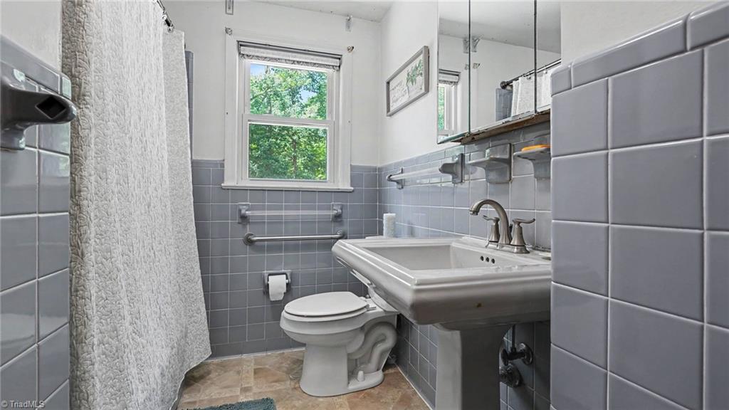 807 E Salisbury Street Property Photo 6