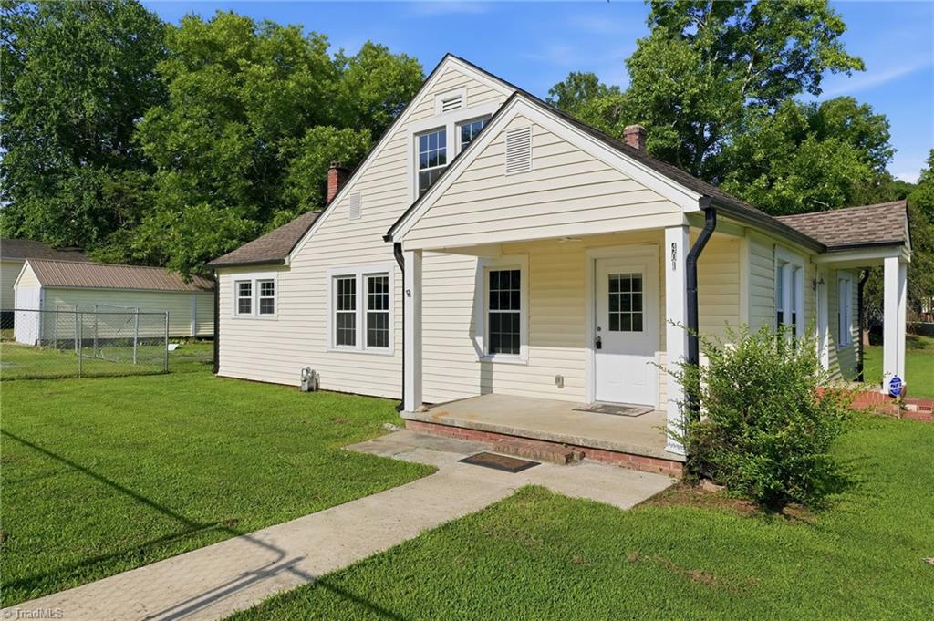 401 Sunset Drive Property Photo 3