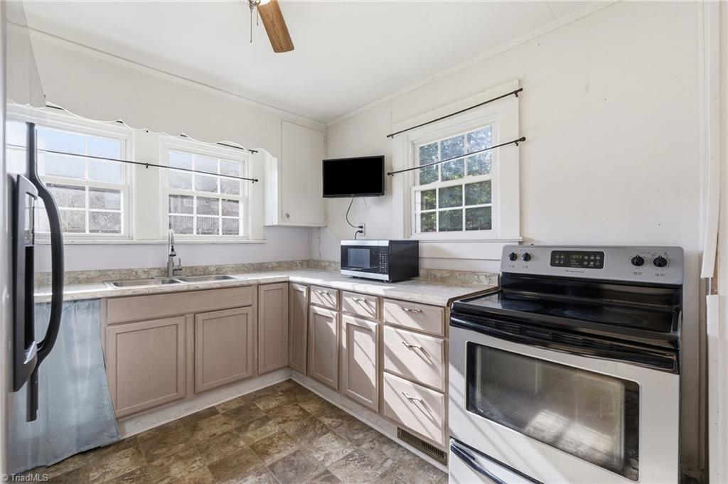 401 Sunset Drive Property Photo 23