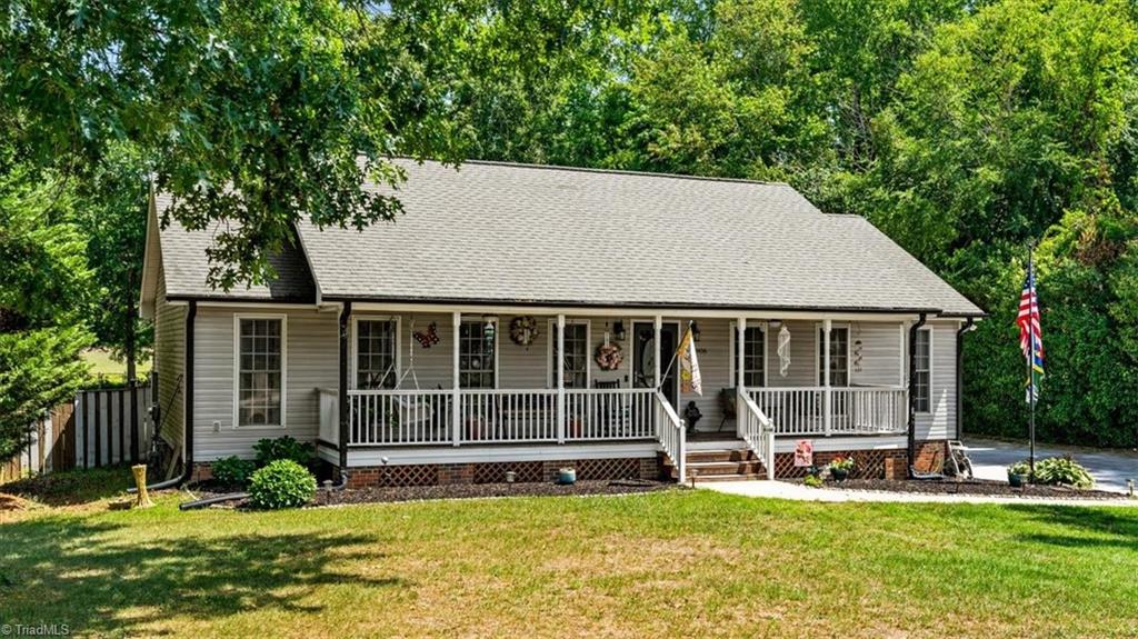1906 Harris Drive Property Photo 4