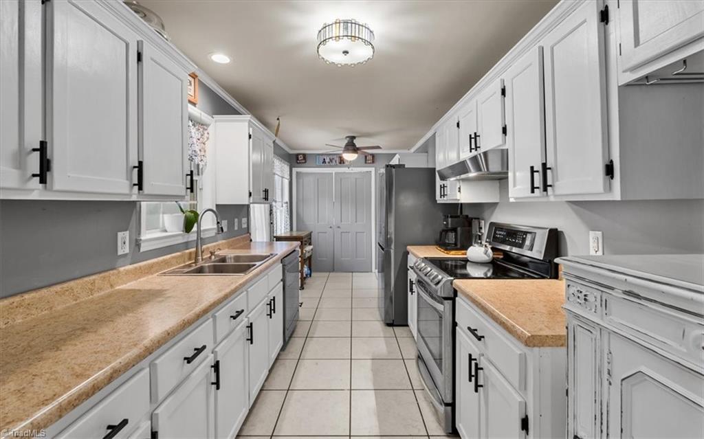1906 Harris Drive Property Photo 12
