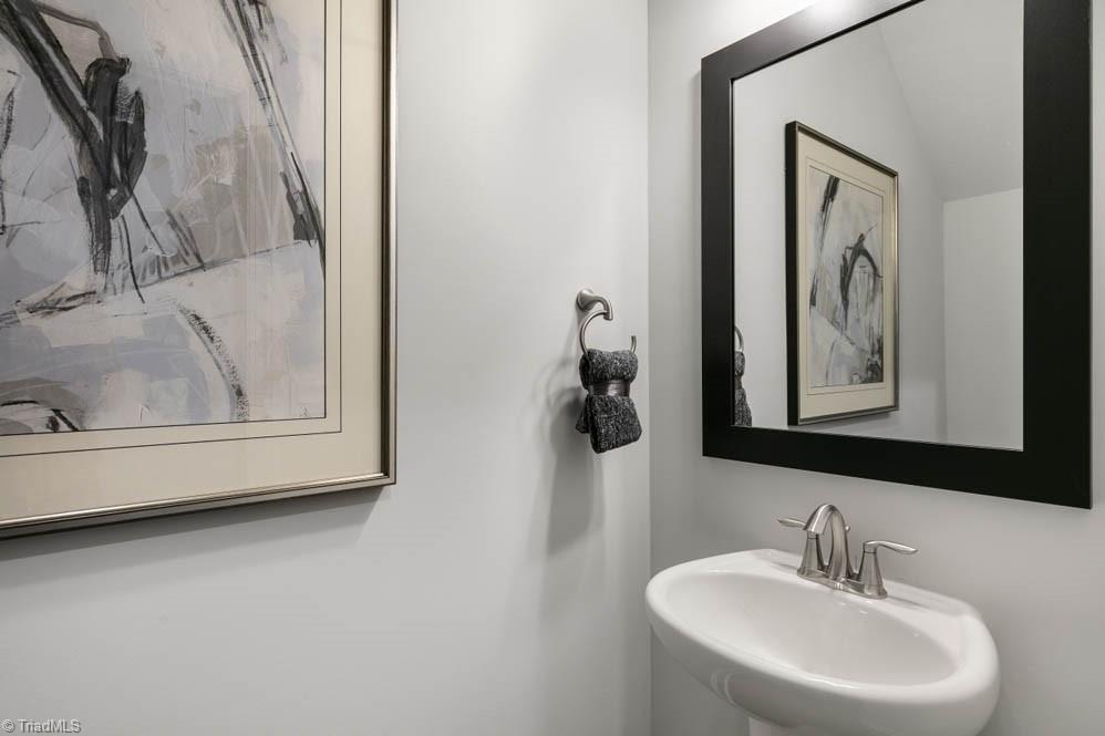111 Silverpine Way Property Photo 17