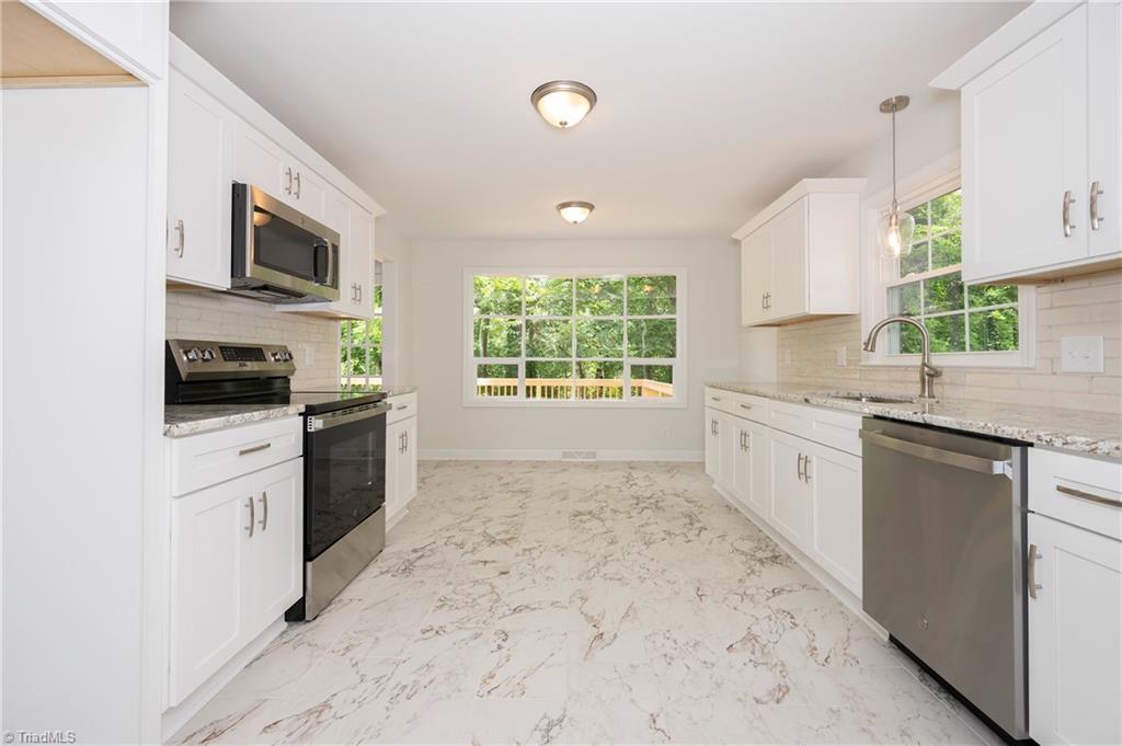 4385 Mashie Drive Property Photo 3