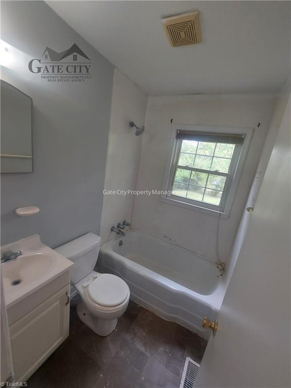 1218 Guyer Street Property Photo 8