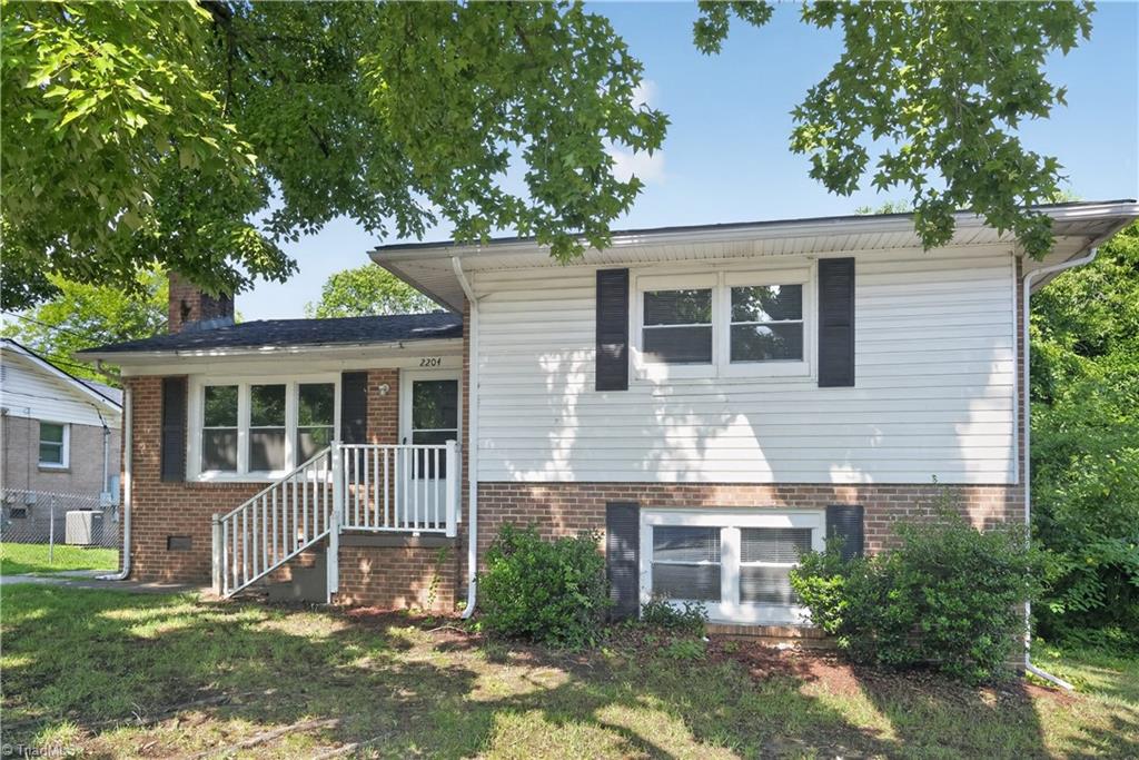 2204 Maybank Drive Property Photo 1