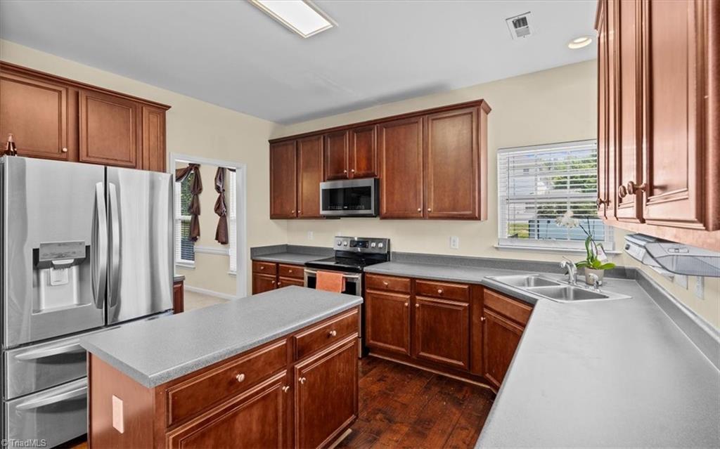 1905 Buckminster Drive Property Photo 11