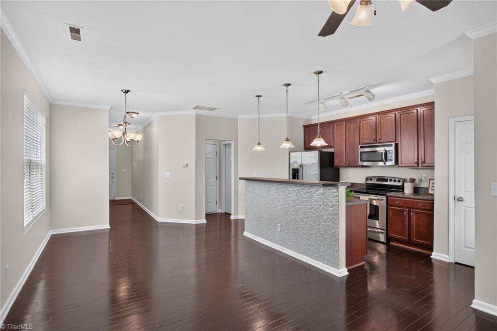 2279 Hartfield Circle Property Photo 6