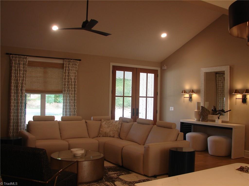 4034 Waterview Road Property Photo 2