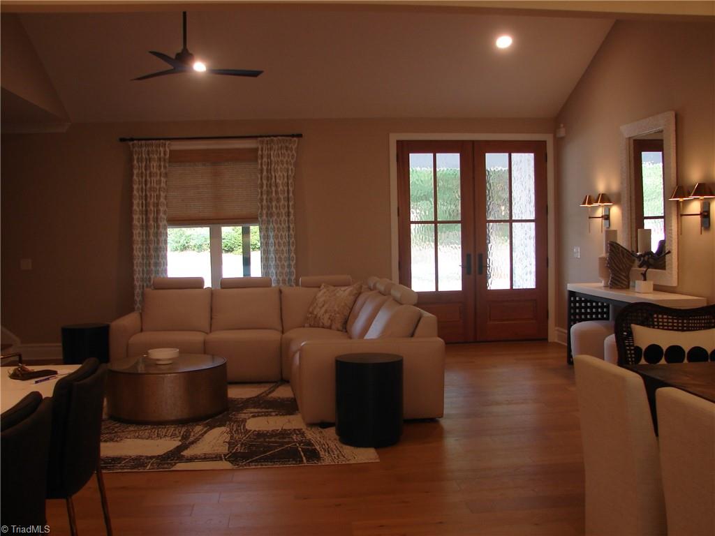 4034 Waterview Road Property Photo 3