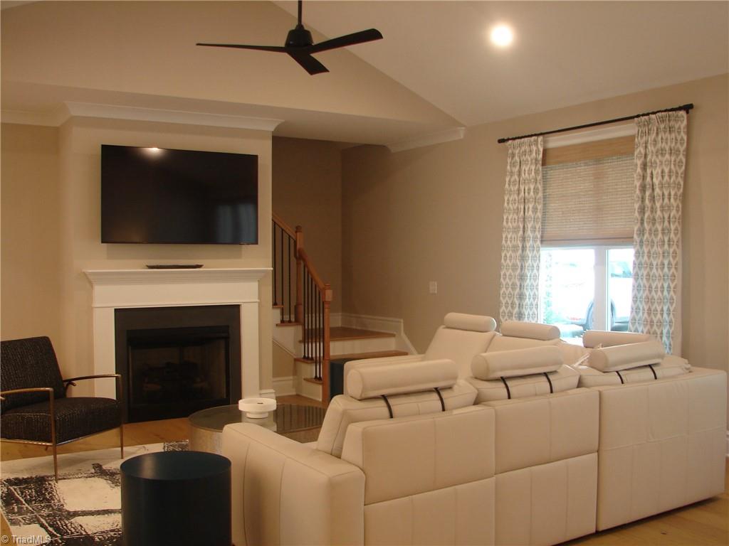 4034 Waterview Road Property Photo 4
