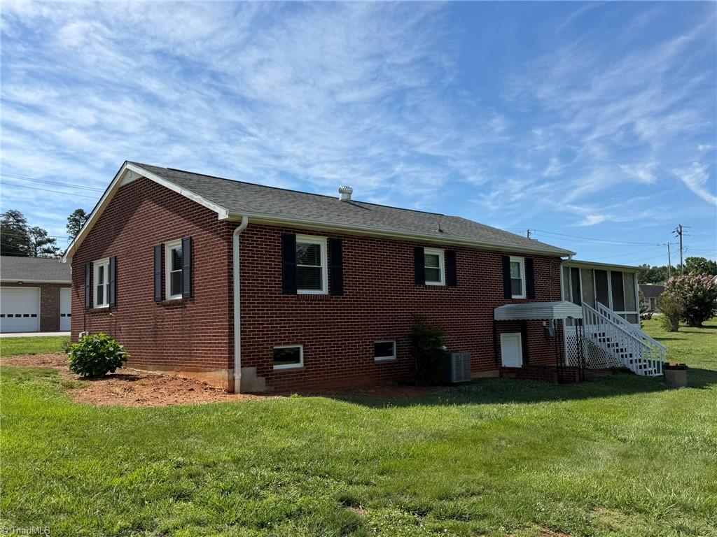 2421 Smithtown Road Property Photo 3
