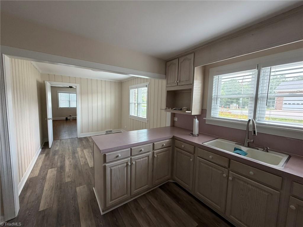2421 Smithtown Road Property Photo 8