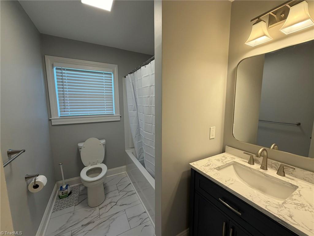 2421 Smithtown Road Property Photo 11