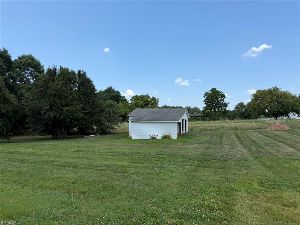 2421 Smithtown Road Property Photo 17