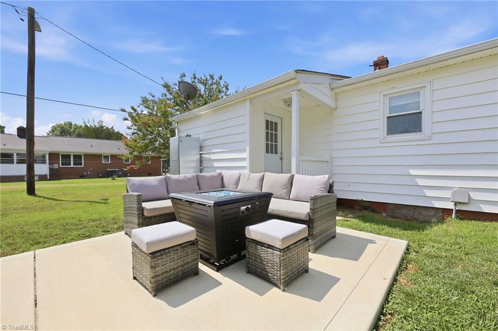 225 Circle Drive Property Photo 4