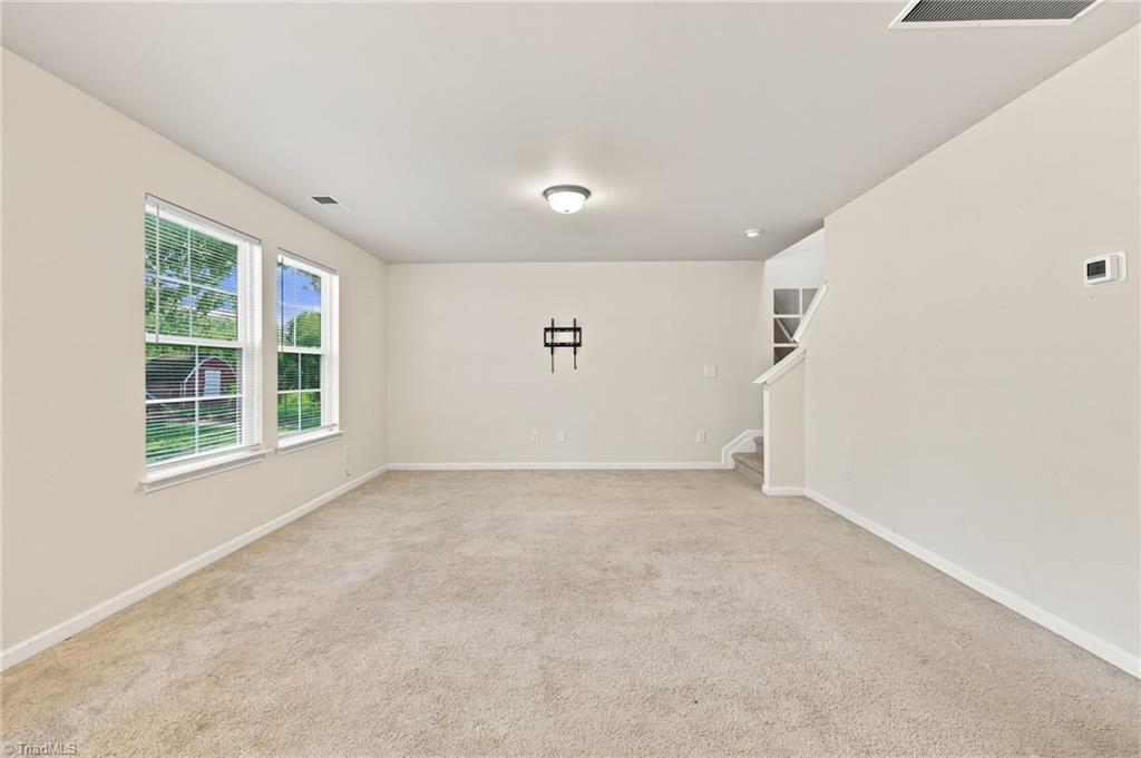 1950 Skycrest Drive Property Photo 8